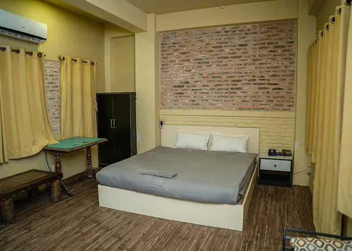Gecko Restro & Inn Катманду