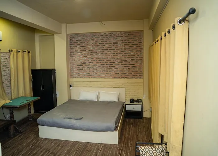 Gecko Restro & Inn Катманду
