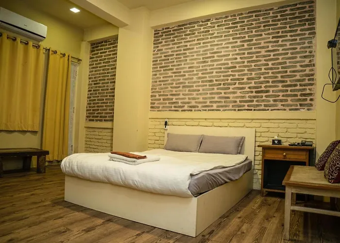 Отель типа "постель и завтрак" Gecko Restro & Inn
